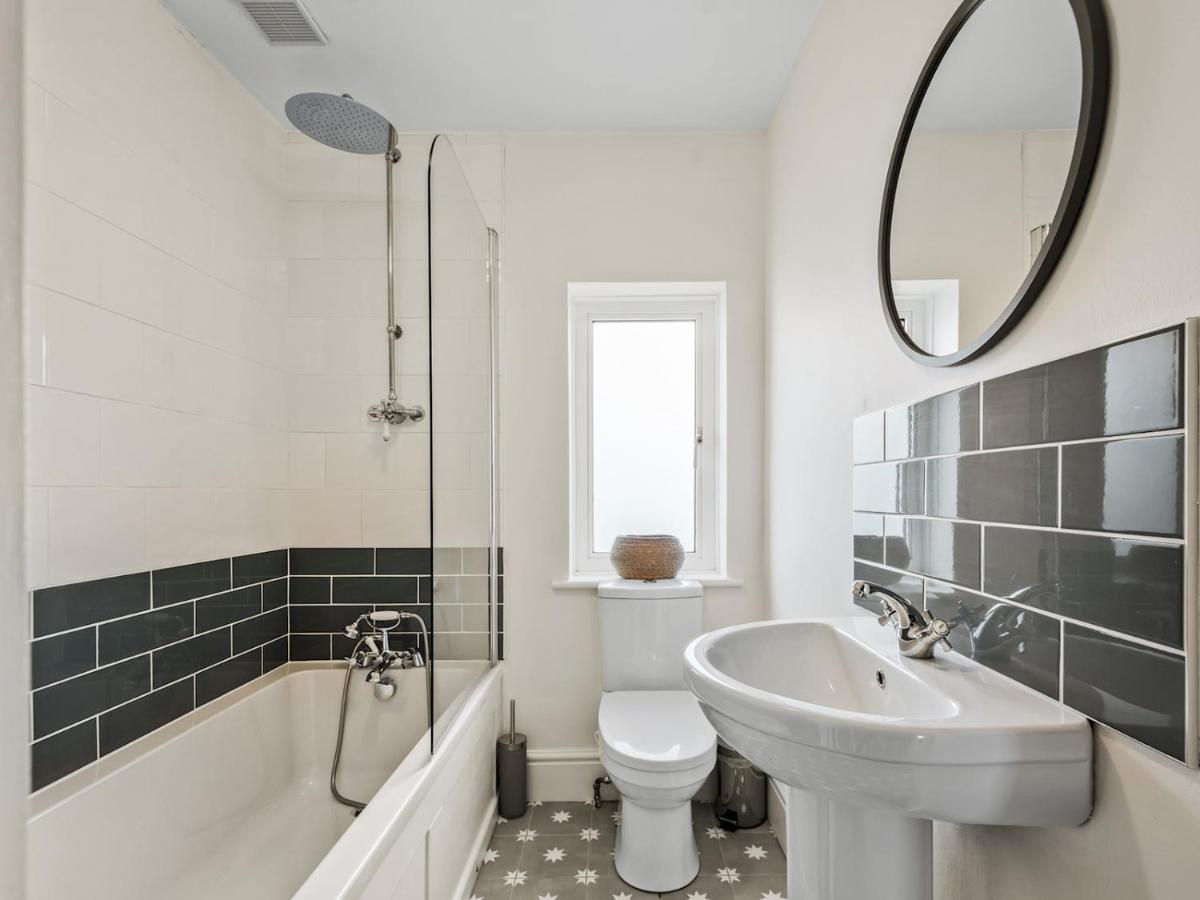 Pass The Keys Appletree Cottage - A Chic Seaside Home And Garden Whitstable Bagian luar foto